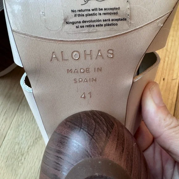 Sz 41 Alohas wooden heel mule. Almost new! - Picture 3 of 3